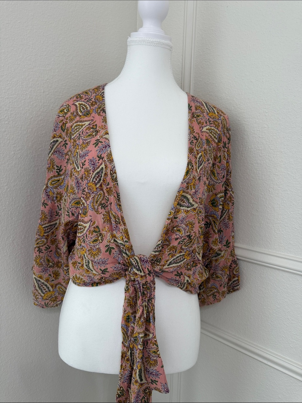 Patrons of Peace Pink Paisley Tie-Front crop Top✨Medium